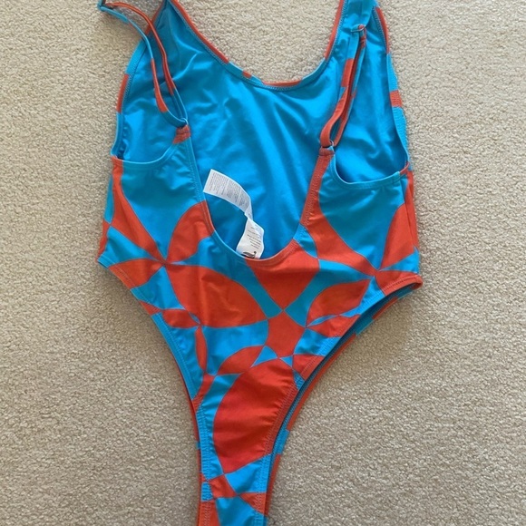 Fabletics Low Back High Cut sides one piece swimsuit size M in Floral Geo - Picture 5 of 6